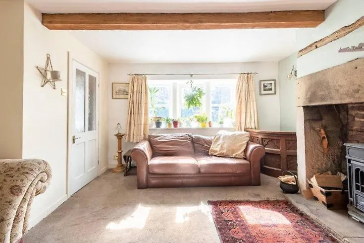 Spacious, Sunny Double Bedroom In Home Stay Quirky Cottage, Near 홀름퍼스 홈스테이